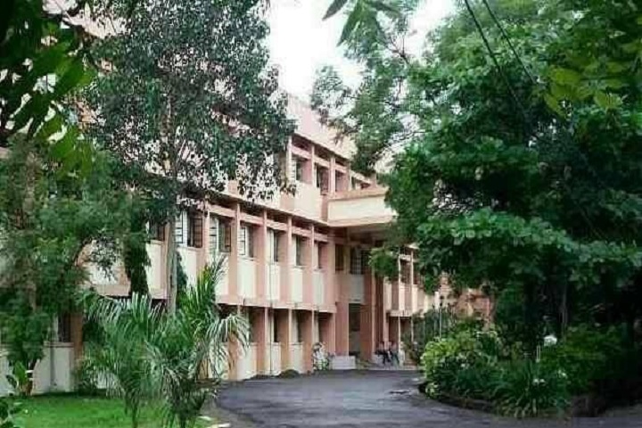 https://cache.careers360.mobi/media/colleges/social-media/media-gallery/11237/2018/9/19/Campus View of Government Polytechnic Miraj_Campus-View.jpg